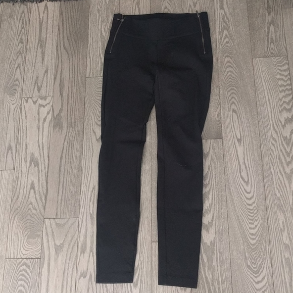 Zara Pants - Beautiful black leggings by Zara🍀🌸